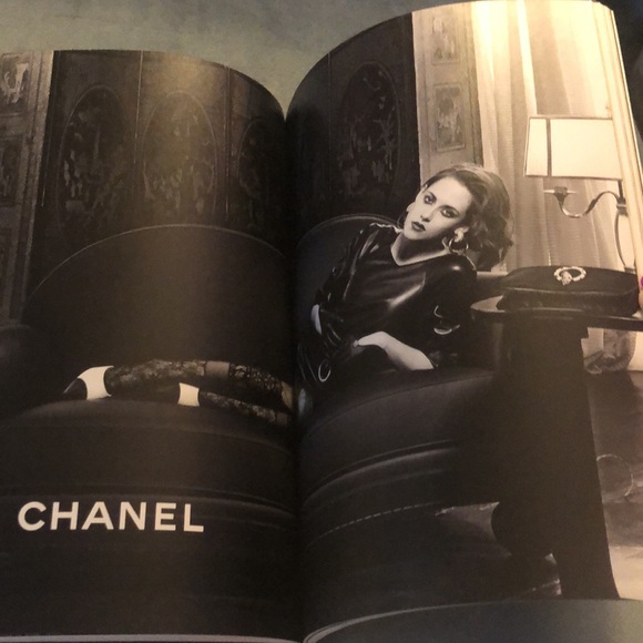 CHANEL MAGAZINE • EDITION 14 • FALL/WINTER 2016-2017 - Picture 8 of 17